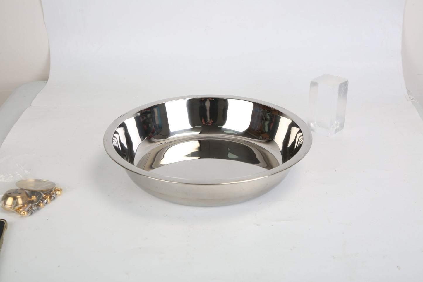 4Pcs Chafing Dish Buffet Set 4.76QT Round Buffet Servers Food Warmer Stainless Steel Catering Chafer With Glass Lid For Warming Cooling Gatherings Banquets Buffets Party Wedding